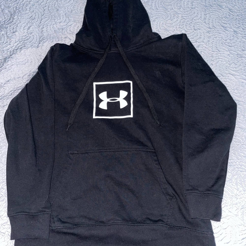 UNDER ARMOUR black sweatshirt
